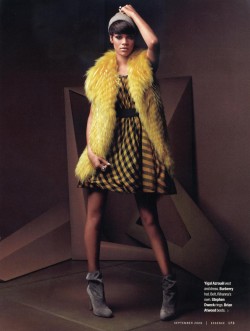 RIHANNA ESSENCE